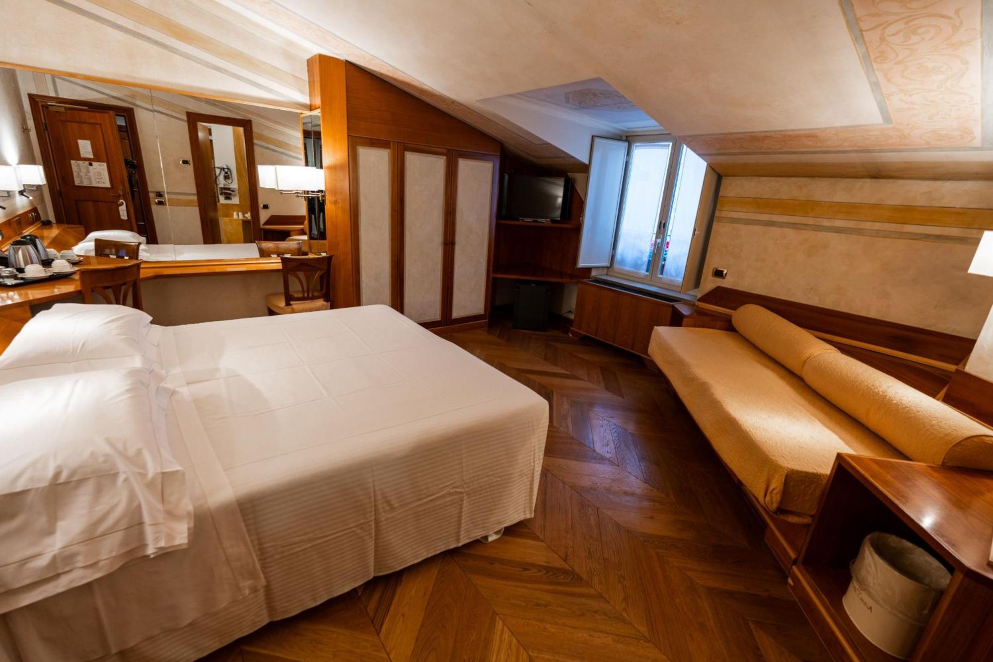 S. Anna Hotel 3*